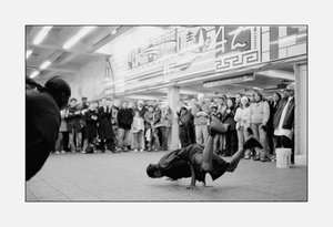 Hip hop culture Breakdance , street , ławki, deska , skate  - breakdancebymicdtqq2.jpg