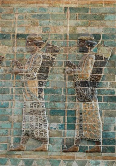 Persja, - obrazy - 800px-Archers_frieze_Darius_palace_Louvre_AOD487.jpg