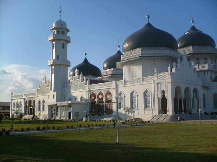 Jndonezja - Banda Aceh Main Mosque in Indonesia.jpg