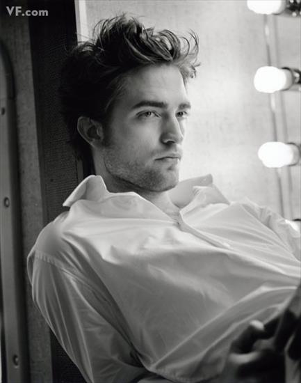 Robert Pattinson Edward Cullen - pattinson-A-0912-01.jpg