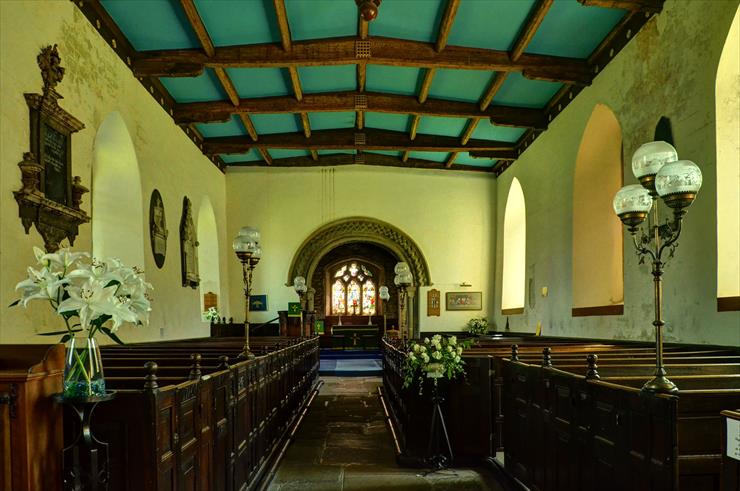 021 - st-edmunds-church-castleton-peak-district---interior_28849946122_o.jpg