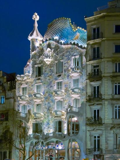 Gaudi - Kamieniczki w Barcelonie - 8cd021b3ca74.jpg