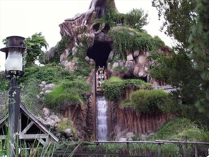 Disney World - splash_mountain_wallpaper2_1024.jpg