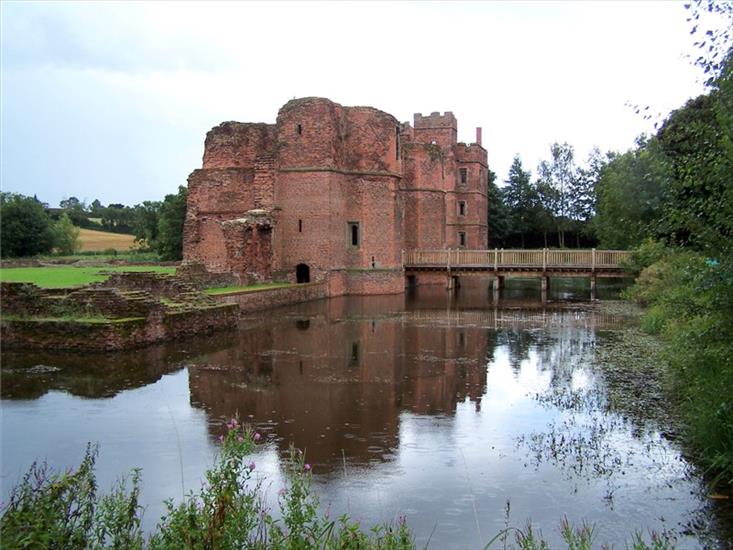 ZAMKI W POLSCE - Kirby_Muxloe_castle.jpg