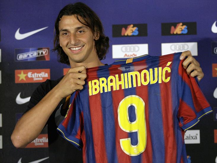 Piłka nożna i nie tylko - Zlatan-Ibrahimovic-Barca-shirt_2339638.jpg