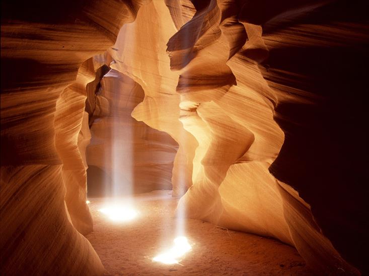 Krajobrazy - Shafts of Light, Arizona.jpg