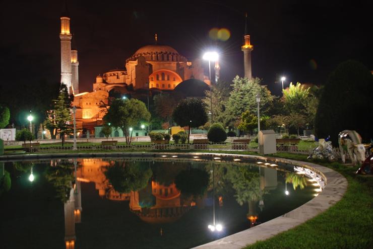 Architecture - Hagia Sophia in Istanbul - Turkey night.jpg