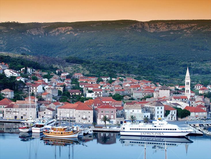 Miasta -- Europa - Port of Jelsa, Hvar Island, Croatia.jpg