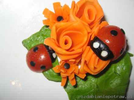 CARVING-dekoracja owocami i warzywami - dekoracja-biedronka-z-pomidorka.jpg