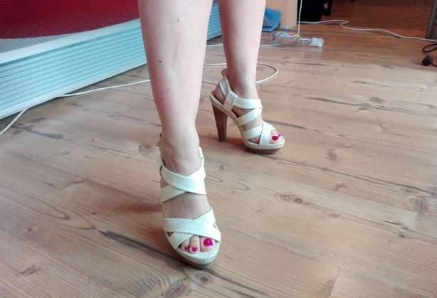 kobiece stopy i nogi 4 - szpilki-na-platformie-biale-36-pruszcz-gdanski-356541062.jpg