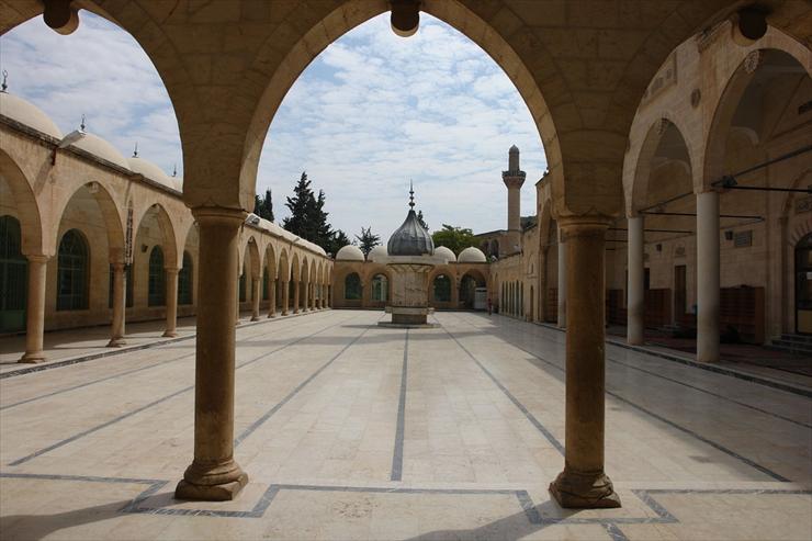 Architektura - Halilur Rahman Mosque in Urfa - Turkey courtyard.jpg