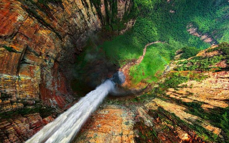 Świat jest piękny - Dragon Falls are part of the Angel Falls located in Venezuela.jpg