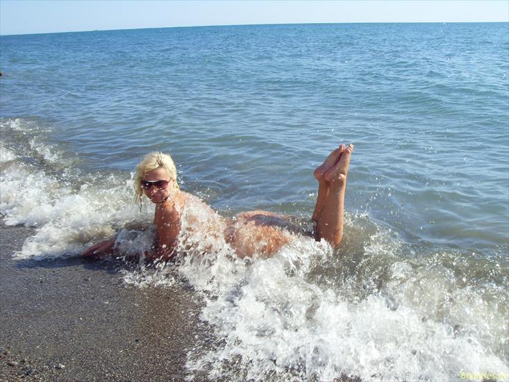 Nice girl, shower and posing on Beach x 42 - 1 13.jpg
