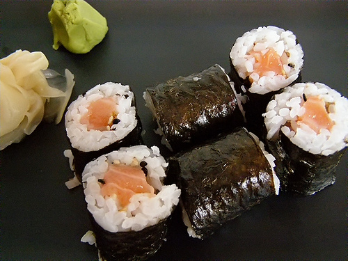 Sushi - Sake maki-zushi.jpg