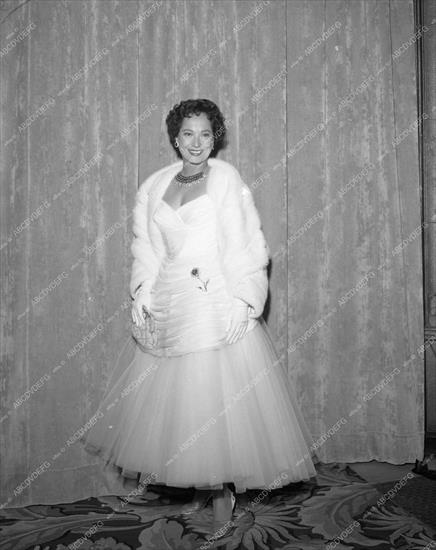 Oscary photo - 1954 Merle Oberon was Honorary Awards presenter.jpg