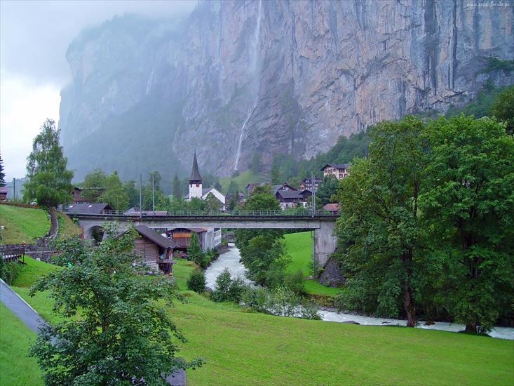 Szwajcaria - tapeciarnia.pl168854_rzeka_most_drzewa_gora_lauterbrunnen_szwajcaria.jpg