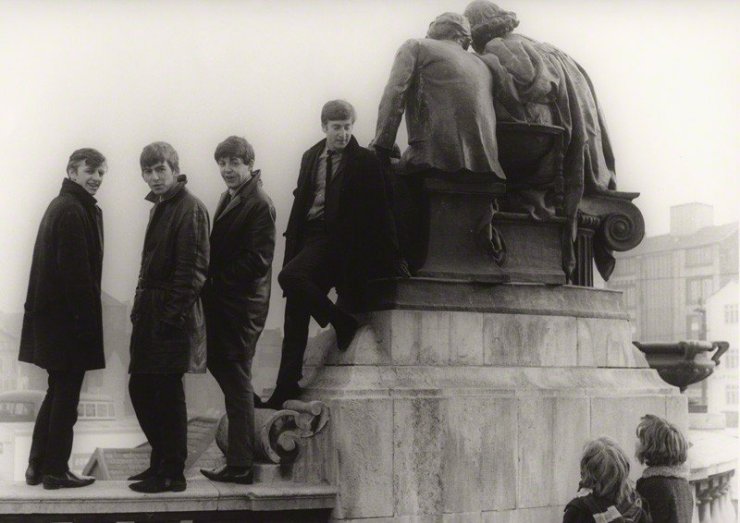 Beatles - q9ywtritco 1963.jpg