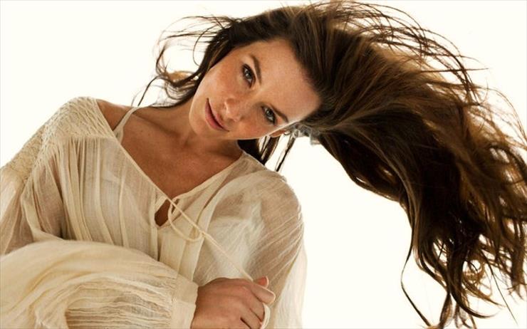 Pictures - evi-womens-health-photoshoot-evangeline-lilly.jpg