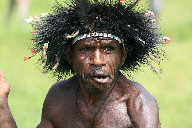 6 kontynentów - papuaski wojownik.bmp